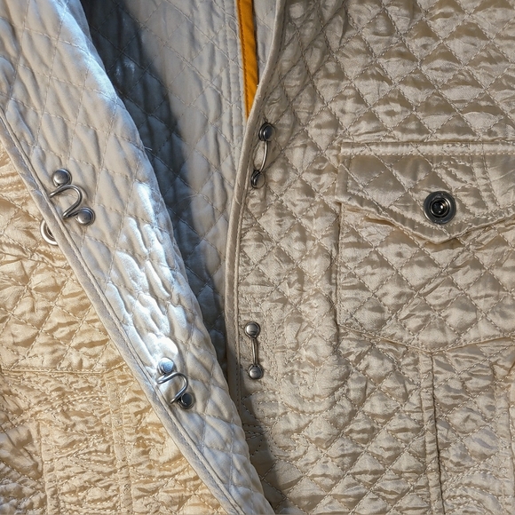 Vintage Women's  Quilted Satin Jacket I.E Relaxed size Medium - Picture 4 of 12